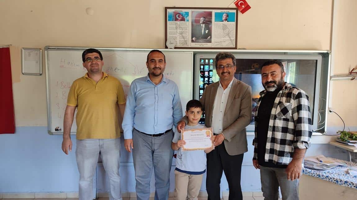 Okulumuz öğrencilerinden Mehmet Huzeyfe ATEŞ'e  Türkiye geneli yapılan denemede sınavında göstermiş olduğu başarıdan dolayı başarı belgesi verdik.